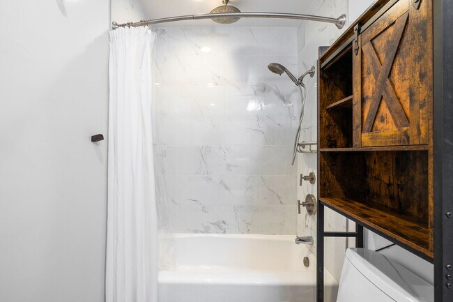 Building Photo - 3050 Rue D’Orleans