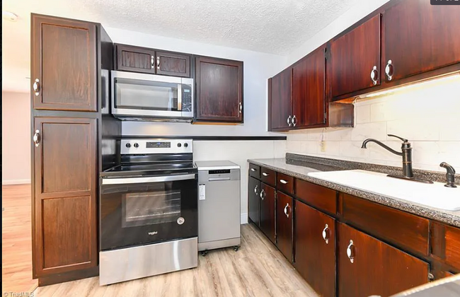 Kitchen with new appliances - 121 Park Dr