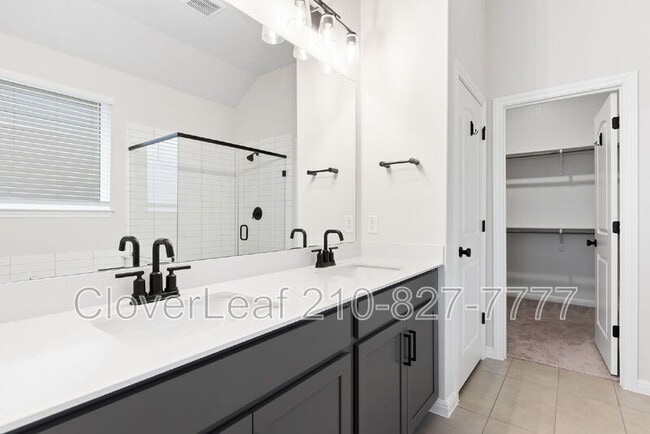 Building Photo - 200 Swinging H Ln