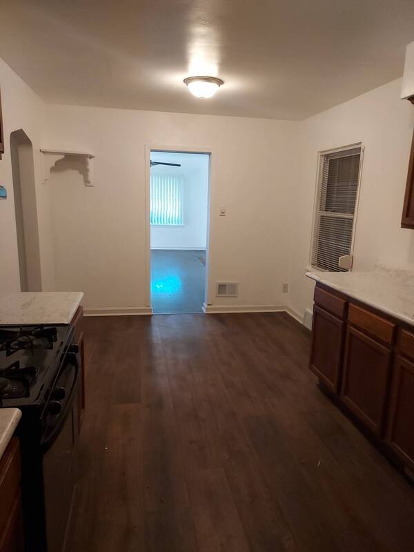 Building Photo - 714 W 49th Ave