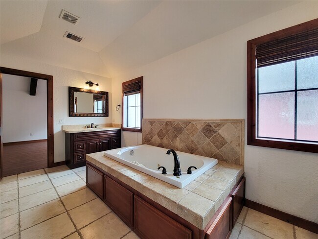 Building Photo - 1801 W 24th St