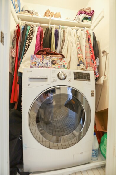 Building Photo - 1750 N Wells St