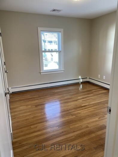 Building Photo - 374 Crescent St
