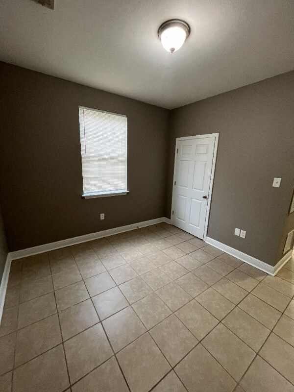 Building Photo - 1916 Eagle St