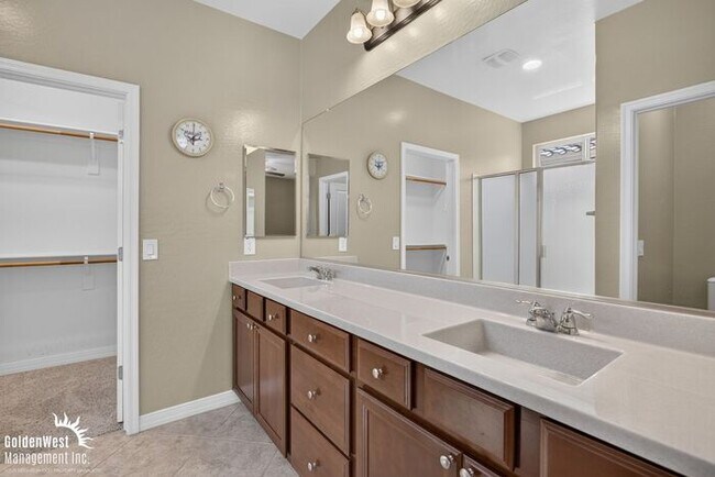 Building Photo - Beautiful 2Bdm 2Ba Home with Covered Backyard Patio in Buckeye - LOCATED IN A 55+ YEARS COMMUNITY.