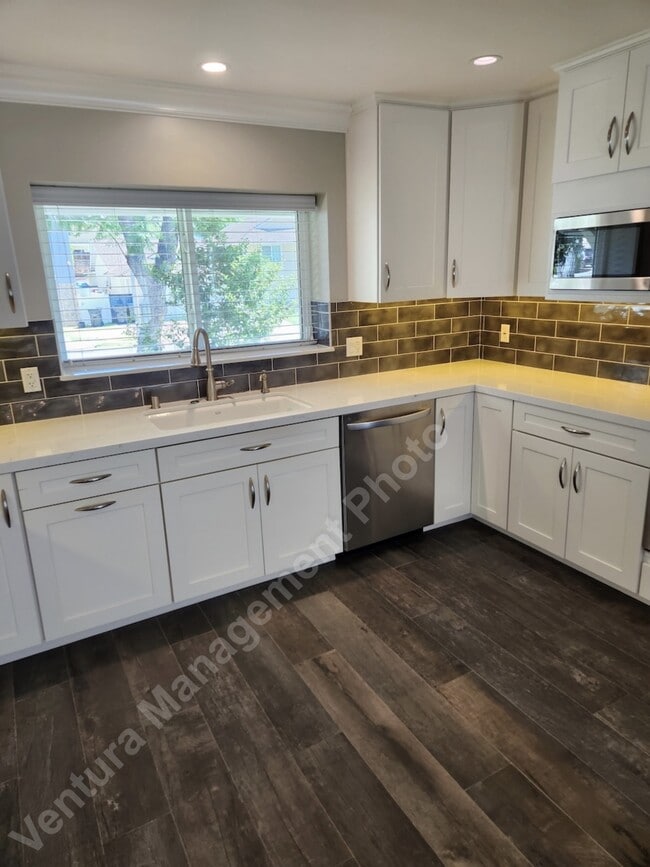 Building Photo - 5515 Lake Lindero Dr