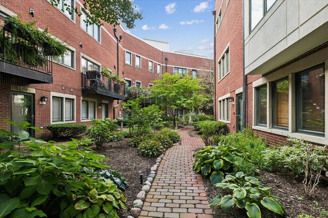 Building Photo - 2455 W Ohio St