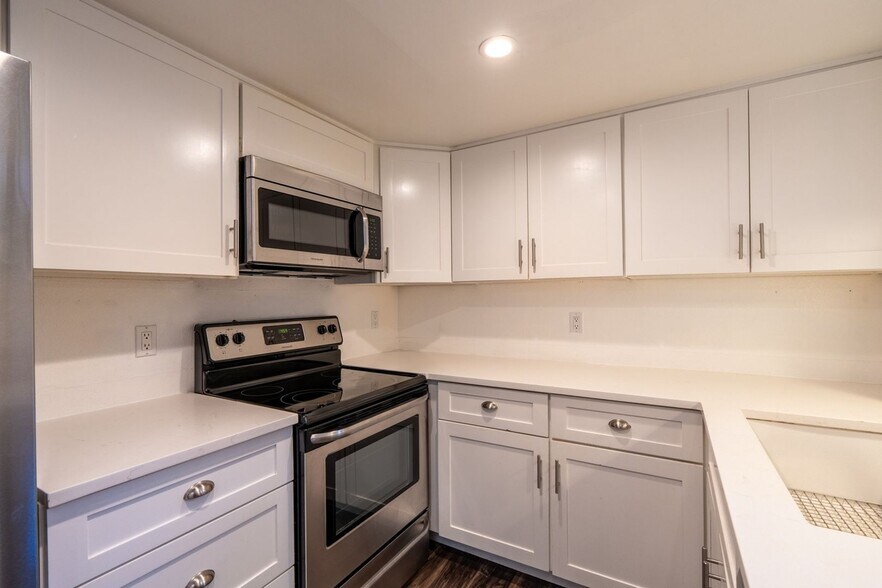 Building Photo - 4943 S Carson St