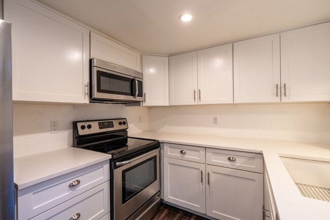 Building Photo - 4943 S Carson St