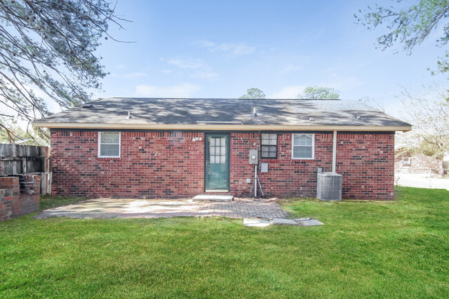 Building Photo - 301 Bluebell Ave