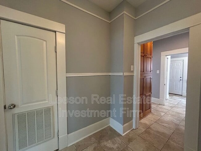 Building Photo - 403 Merrick St