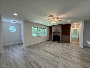 Building Photo - 221 18th Ave NW