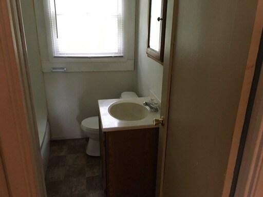 Building Photo - 703/705 Lee Ct