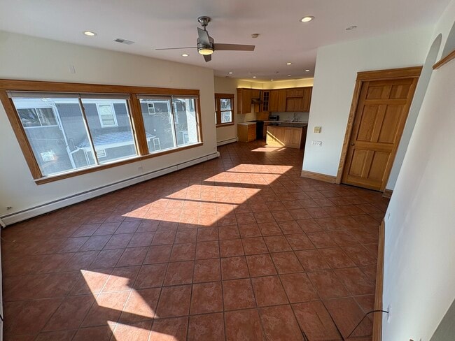 Building Photo - 416 N Grove Ave