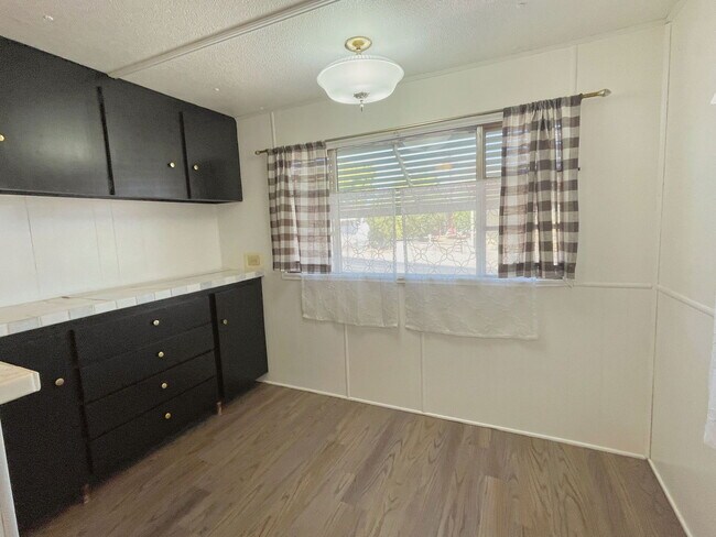 Building Photo - 5709 W Rocking Cir St