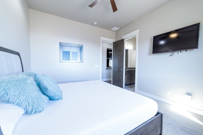 Building Photo - Stunning 3 Bed, 2.5 Bath Prescott Home wit...