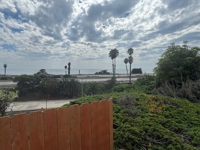 Building Photo - Gorgeous Hillside Ventura Home with Ocean ...