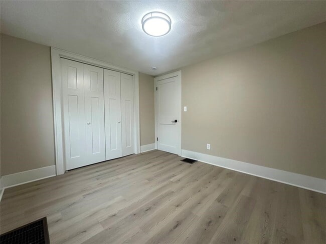 Building Photo - 40 N Brookside Ave