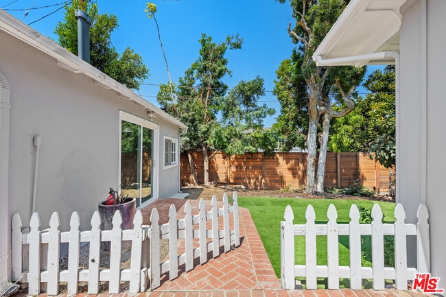 Building Photo - 769 Wildomar St