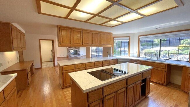 Building Photo - Walnut Creek Northgate neighborhood! Beaut...