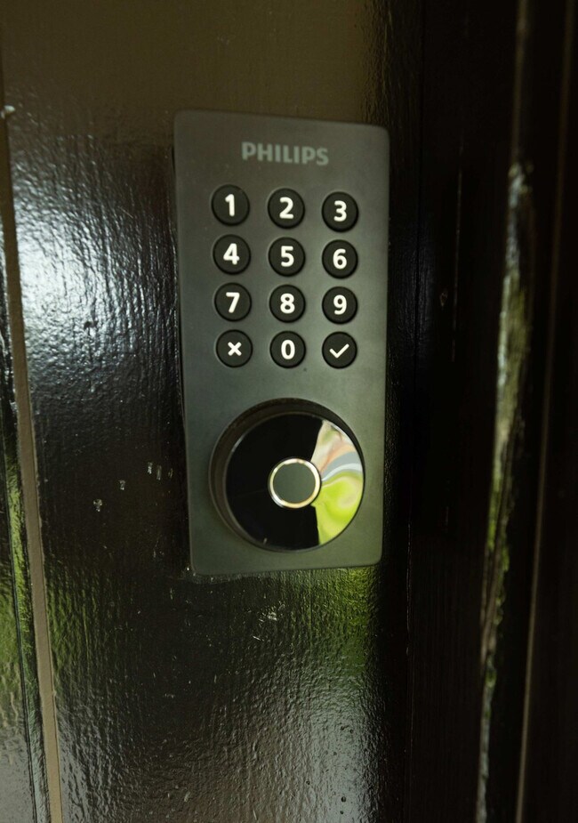 Building Photo - 240 E Hedding St