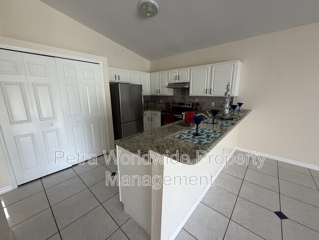 Building Photo - 1074 Universal Rest Pl