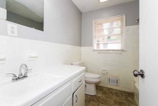 Building Photo - Cute 3 Bedroom Augusta Home