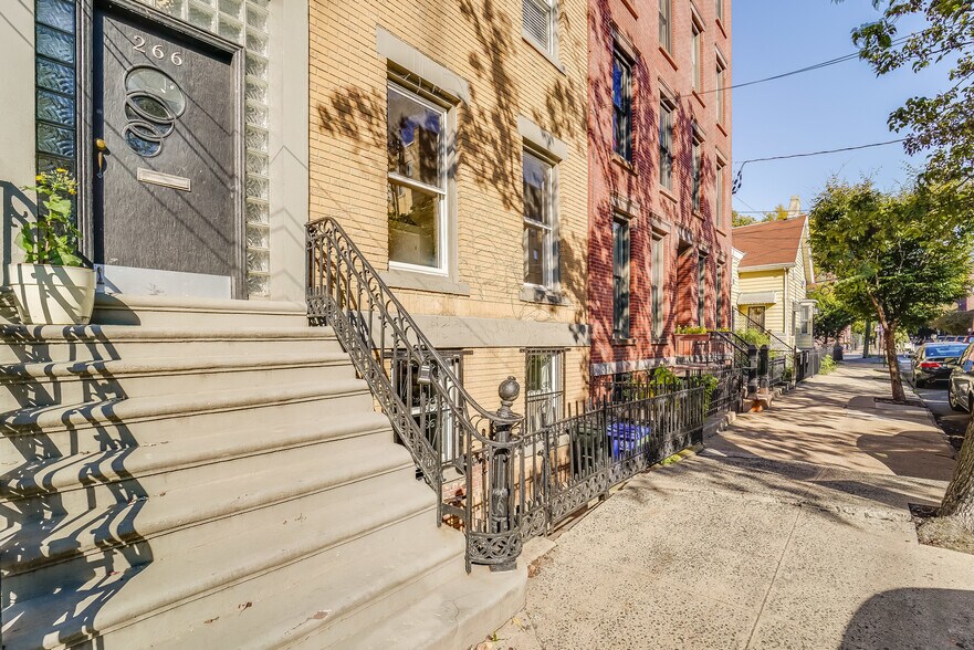 Building Photo - 266 3rd St
