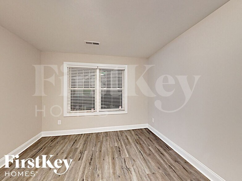 Building Photo - 5775 Sumter Ave