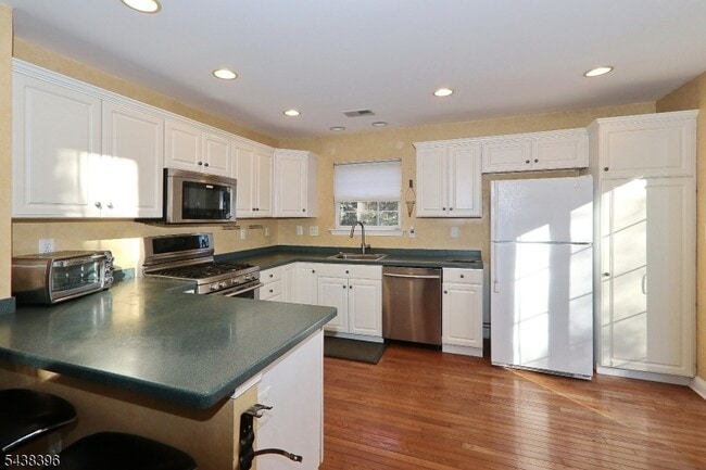 Building Photo - 13 Minuteman Ct
