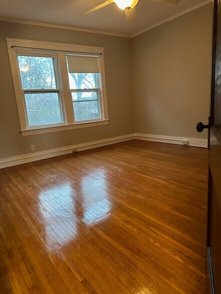 Hardwood Floors - 1141 Lakeland Ave
