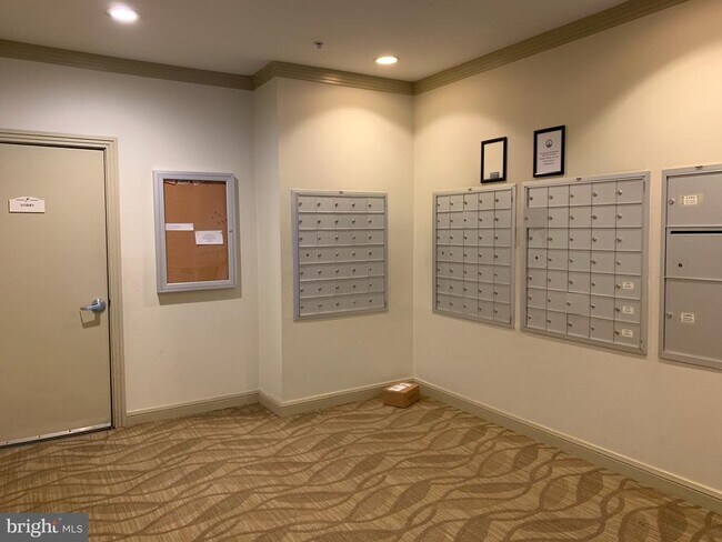 Building Photo - 2791 Centerboro Dr