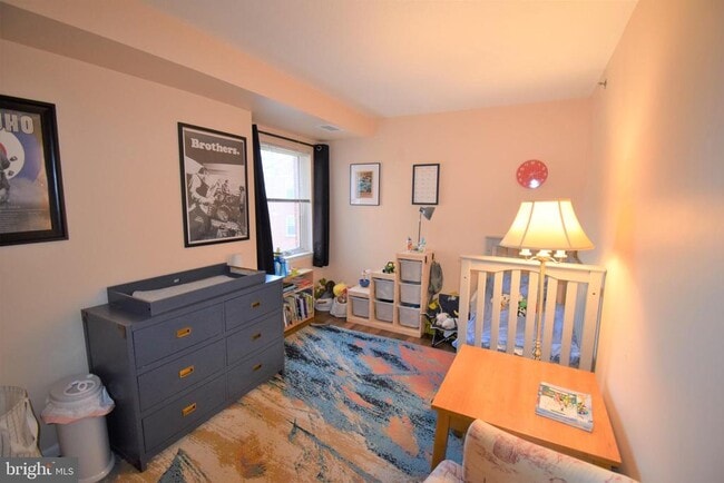 Building Photo - 610 N West St