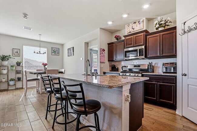 Building Photo - 6166 Hidden Psge Ave