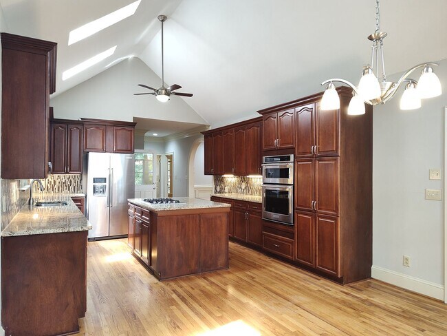 Building Photo - Stunning home located in the Popular Piper Glenn Community!