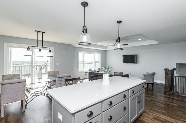 Building Photo - Gorgeous, spacious home on beautiful count...