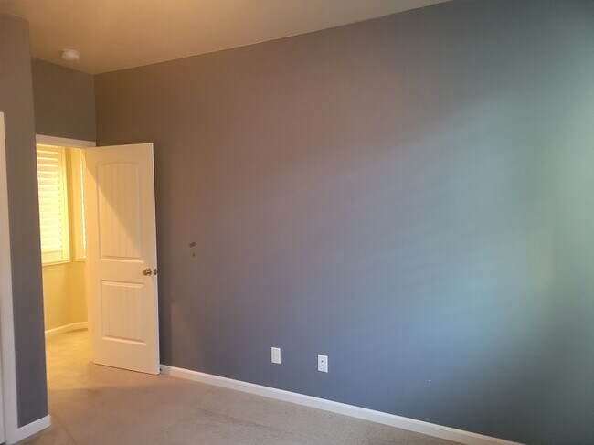 Building Photo - 227 Gooselake Cir