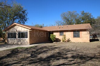 Building Photo - Cove Charmer!