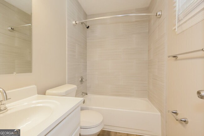 Building Photo - 440 Creekside Ct