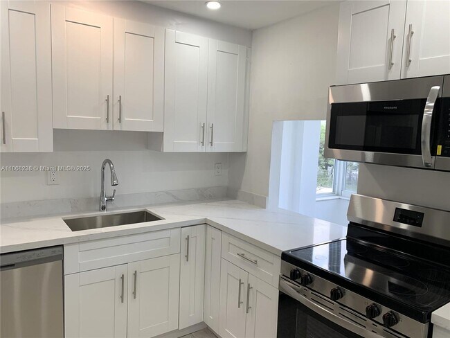 Building Photo - 250 180th Dr