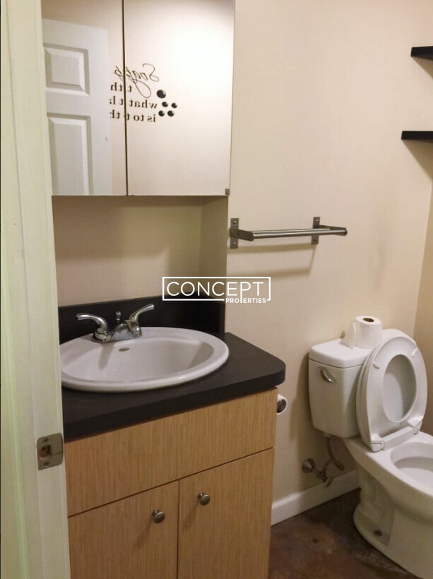 Building Photo - 72 Frankfort St