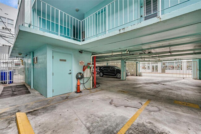 Building Photo - 701 Collins Ave