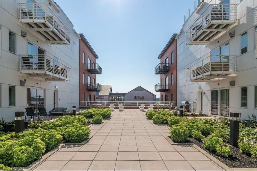 Patio Area - 383 Commercial St