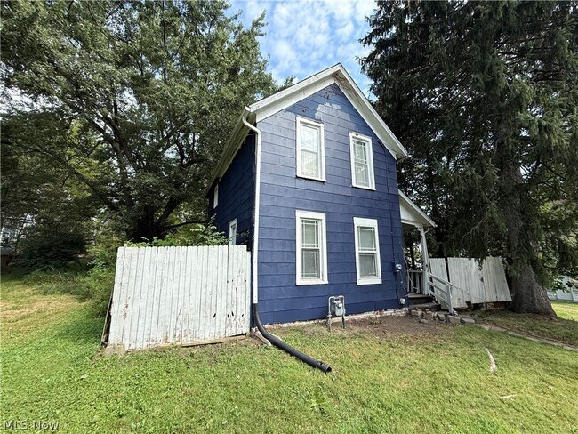 Building Photo - 131 W Miller Ave