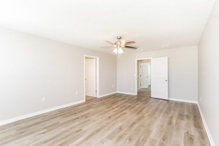 Building Photo - 3221 S Northview Rd