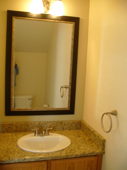 Building Photo - 2484 St Paul Dr