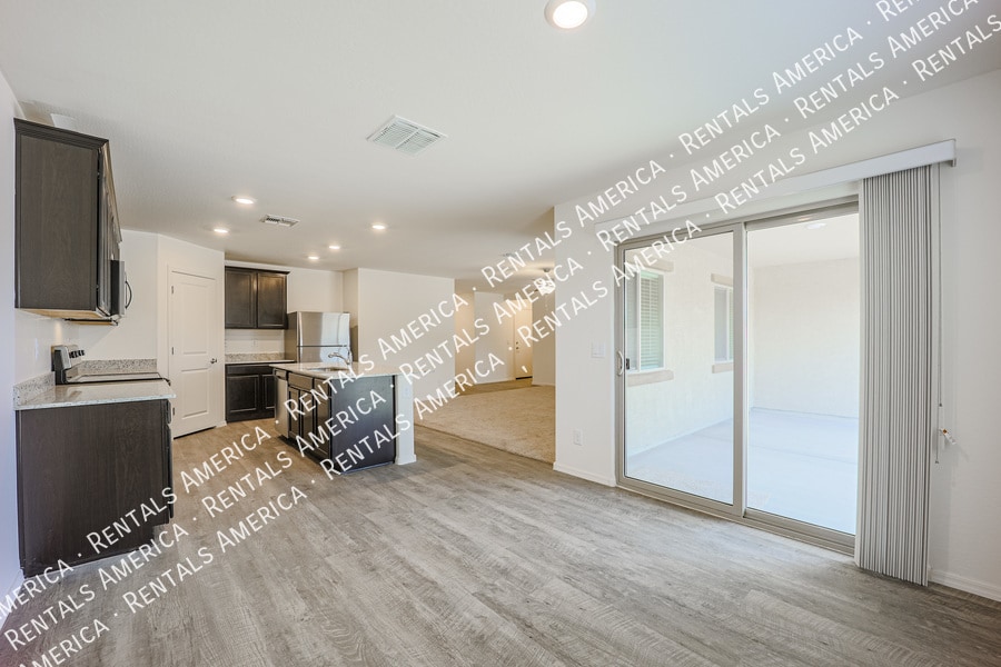 Building Photo - 466 W Black Hawk Pl