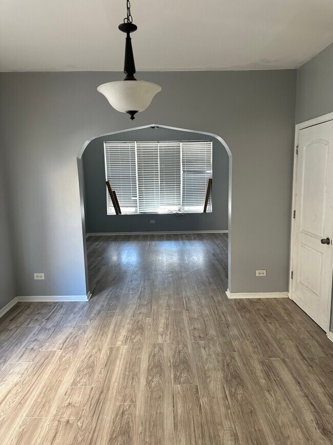 Building Photo - 6314 S Artesian Ave