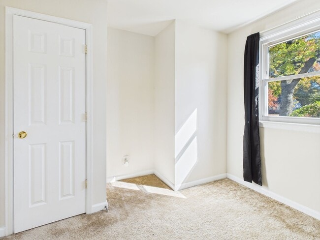 Building Photo - 2102 Brockway Ln