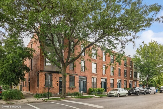 Primary Photo - 2156 W Hubbard St